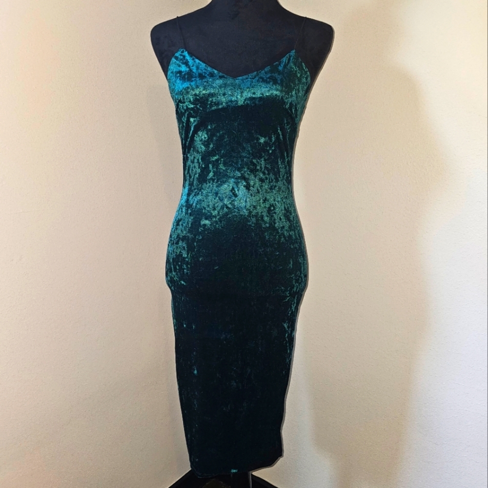 Hunter Green Velvet Midi Dress by Fashion Nova